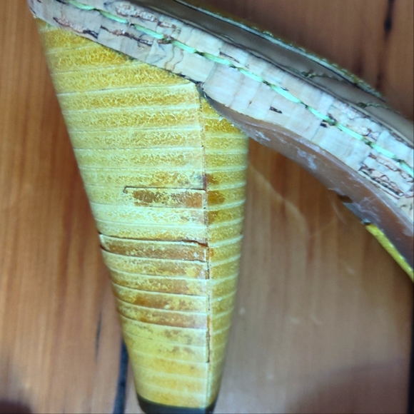 Born Crown platform heel mule with lovely flower detail - Picture 7 of 8